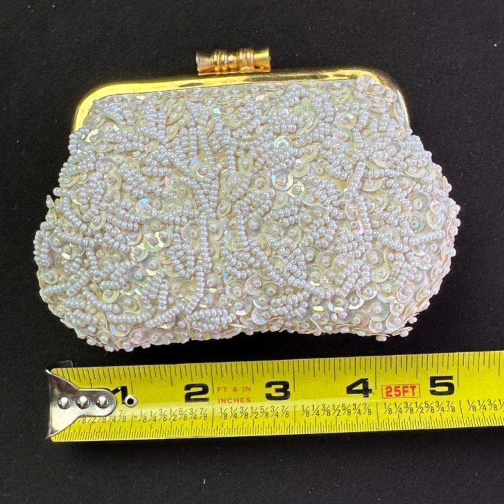 Vintage Hong Kong Iridescent White Beaded Change Purse Coin Pouch Bag 5x3.5 Glam - Picture 9 of 11